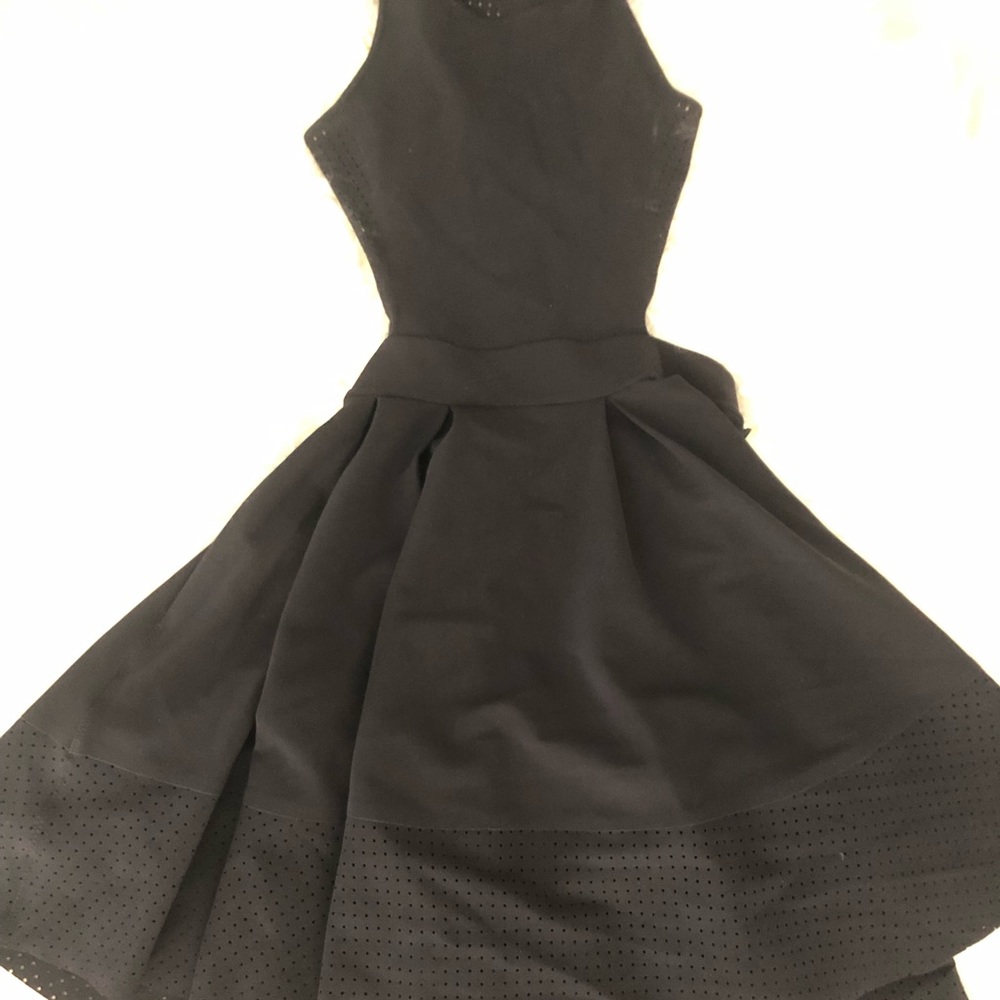 A lululemon black dress size 4